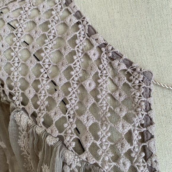 Closet clean out! House of Harlow Crochet Boho Feminine Silk Top - Picture 4 of 10